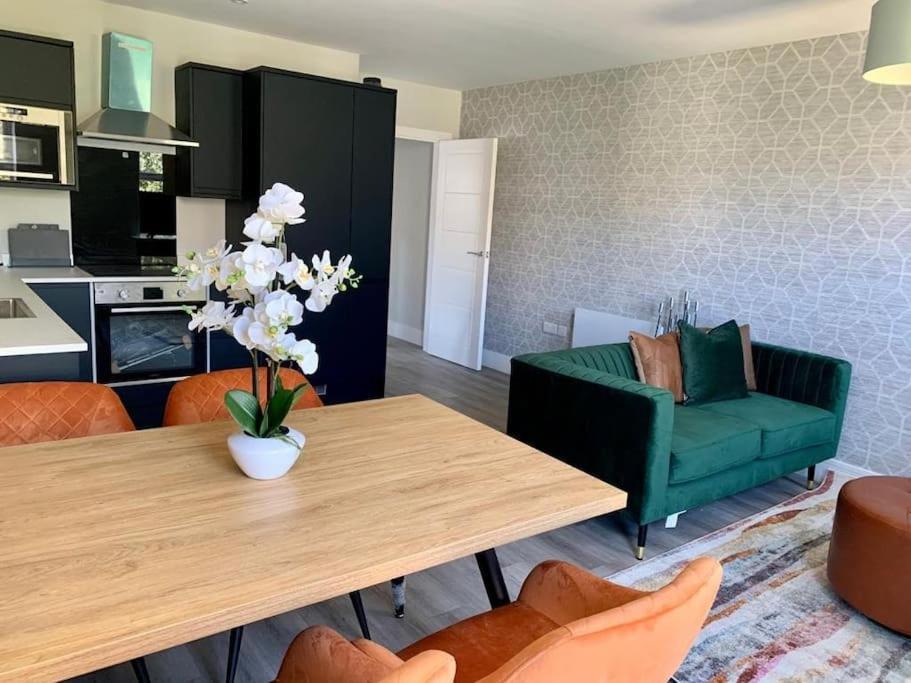Bright, Vibrant New 1 Bedroom Town Centre Parking 伯恩茅斯 外观 照片